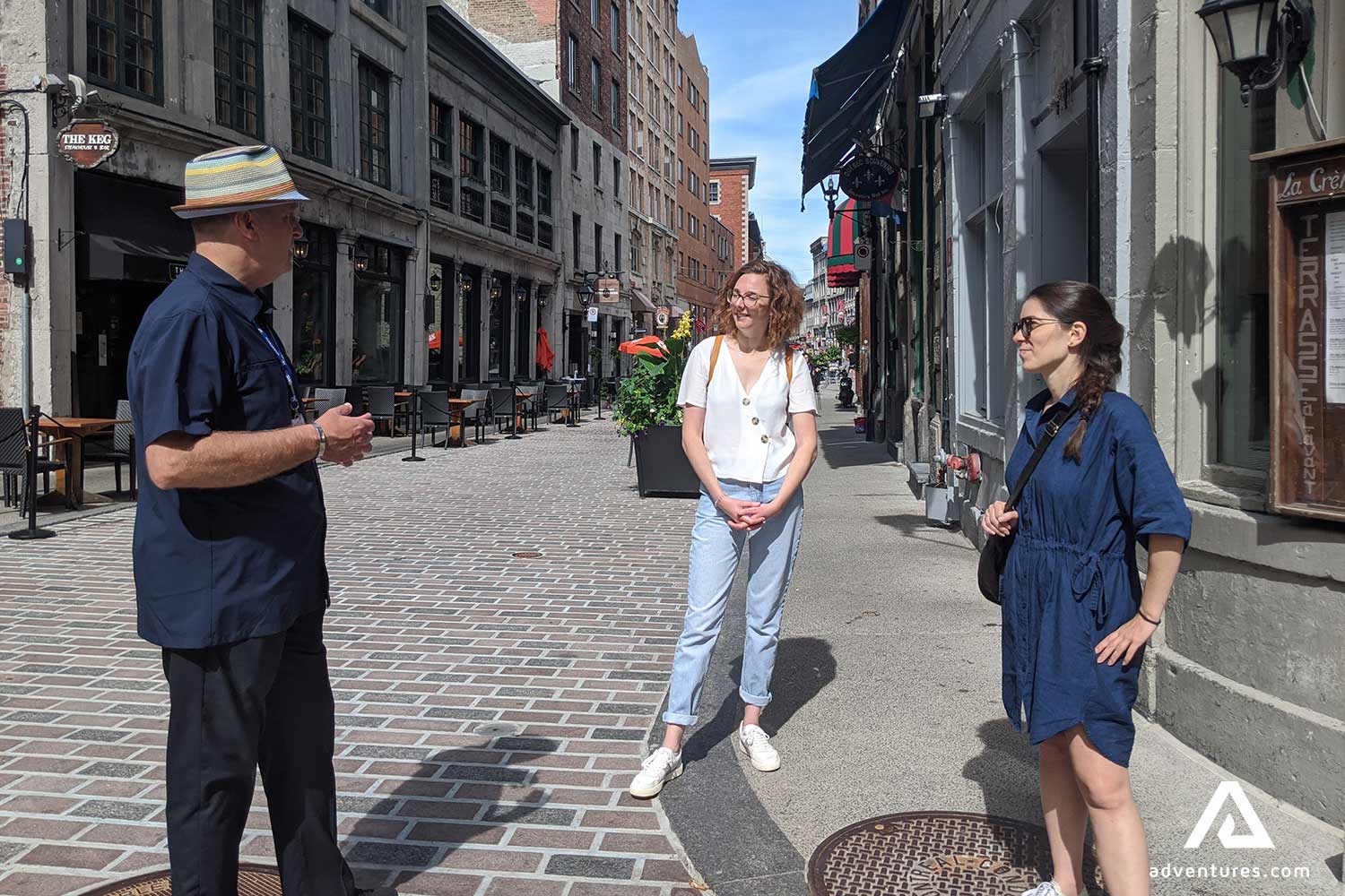 sightseeing with a guide in montreal