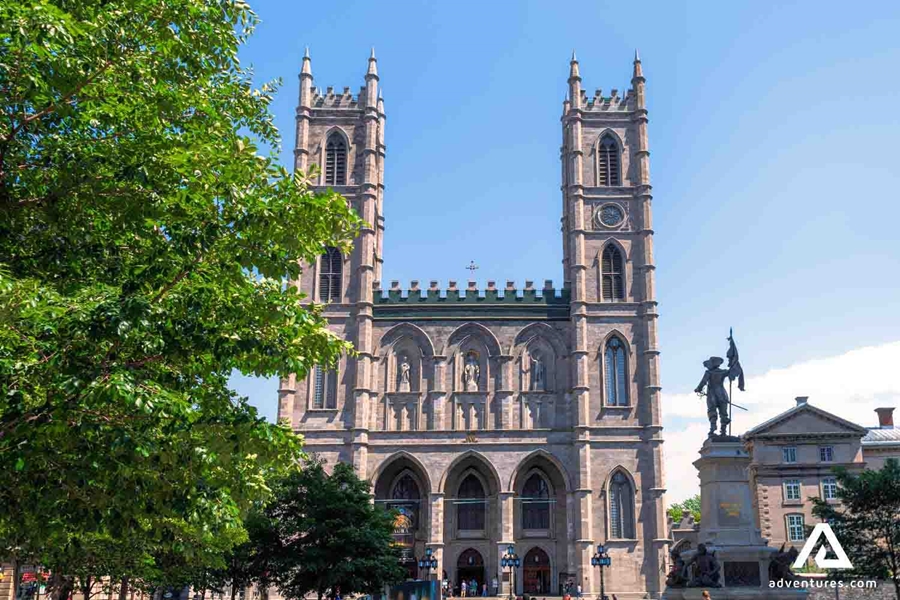 notre dame basilica building in montreal