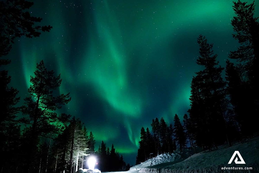 green aurora borealis in the night sky