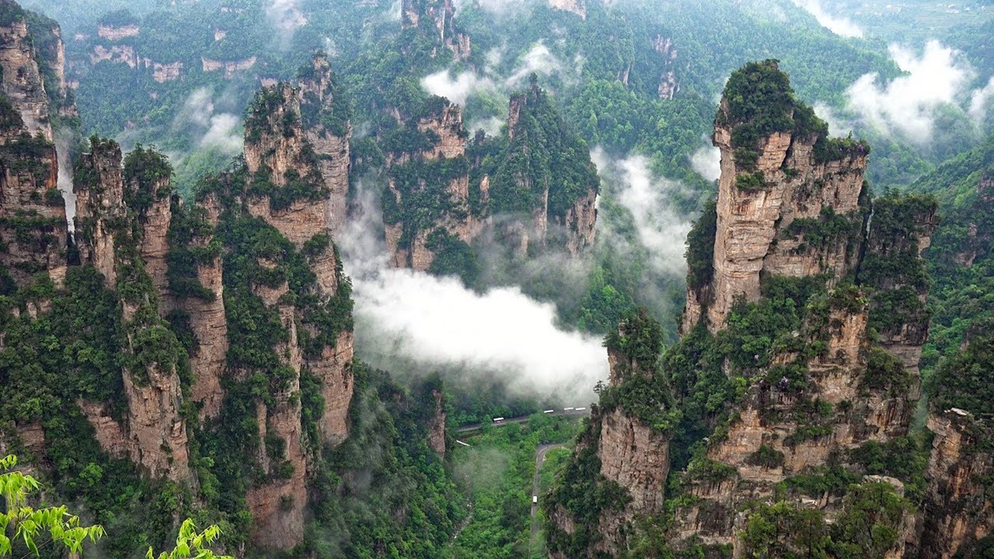 Avatar Mountain & Wulingyuan Scenic Area, Zhangjiajie, China in 4K Ultra HD