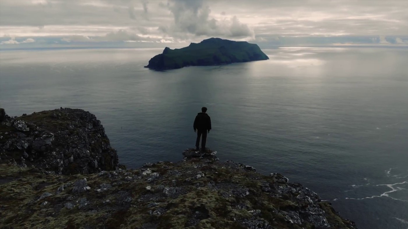 Hiking in Faroe Islands 4k