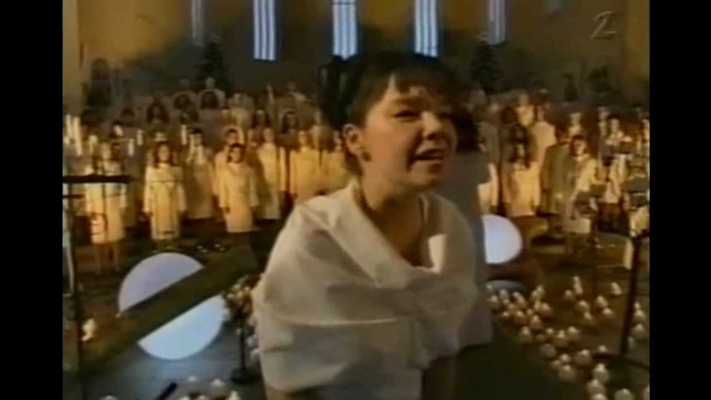 Björk - Anchor Song Live w/The Europe Choir