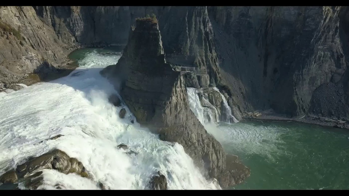 Virginia Falls - Nahanni Range National Park, Nordwest-Territorien - aus der Luft / von oben