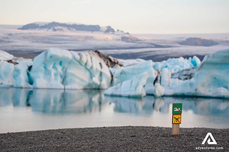 warning sign post in jokulsarlon glacier lagoon