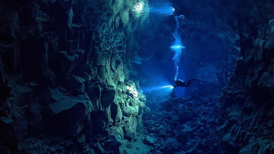 cavern diver diving