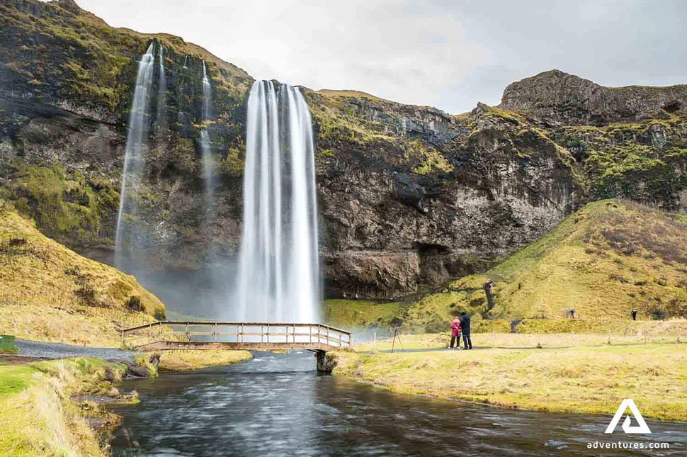 people sighseeing seljalandsfoss