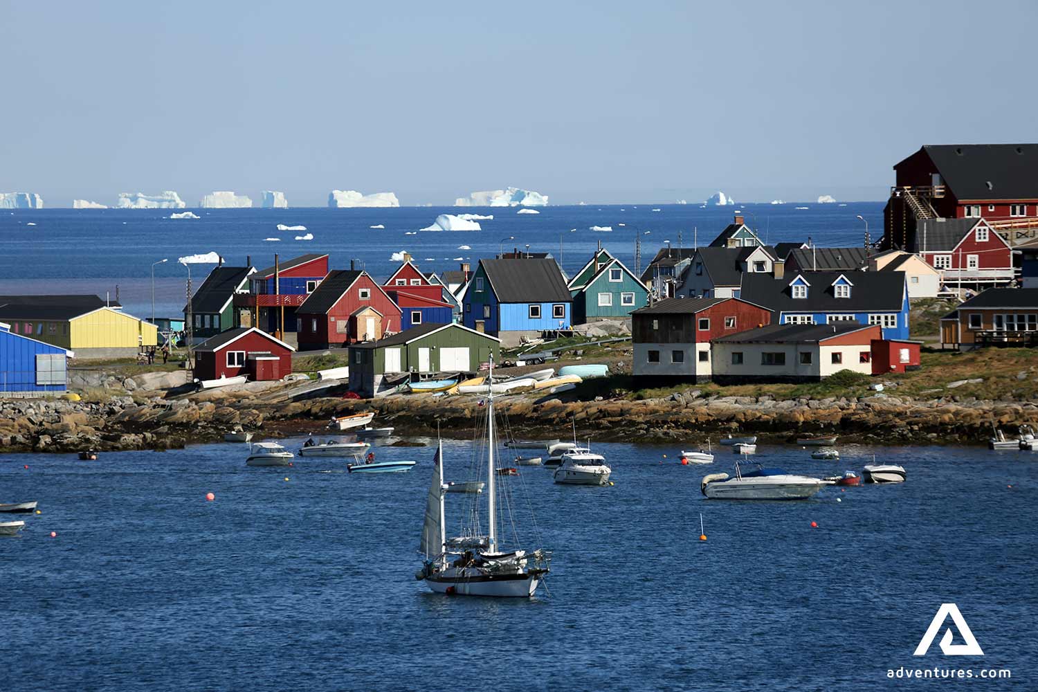 qeqertarsuaq town small houses and boats 