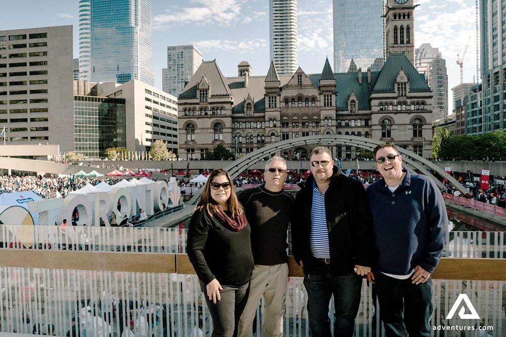 Family sightseeing Toronto city