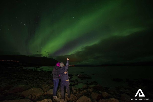 couple looking at northern lights in sweden