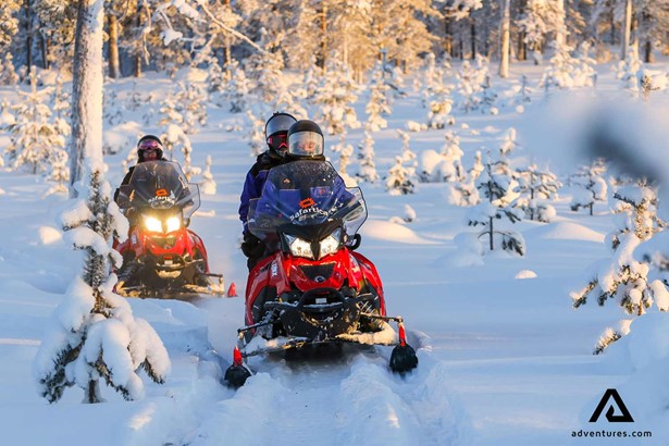 family snowmobiling in Rovaniemi Lapland
