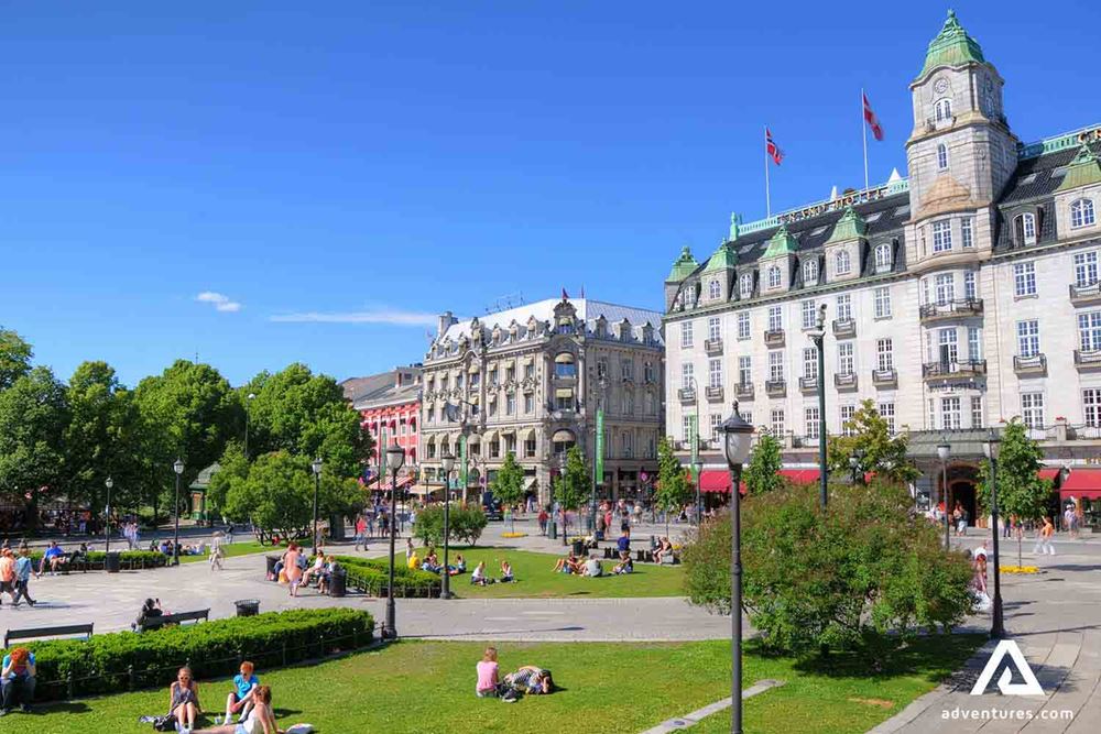 park near Oslo Parliament
