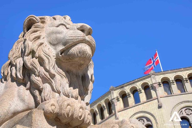 Oslo Parliament lion statue
