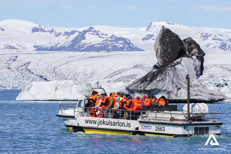 boat tour in Jokulsarlon glacier lagoon