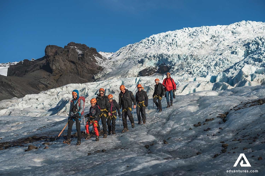 glacier hiking tour group 