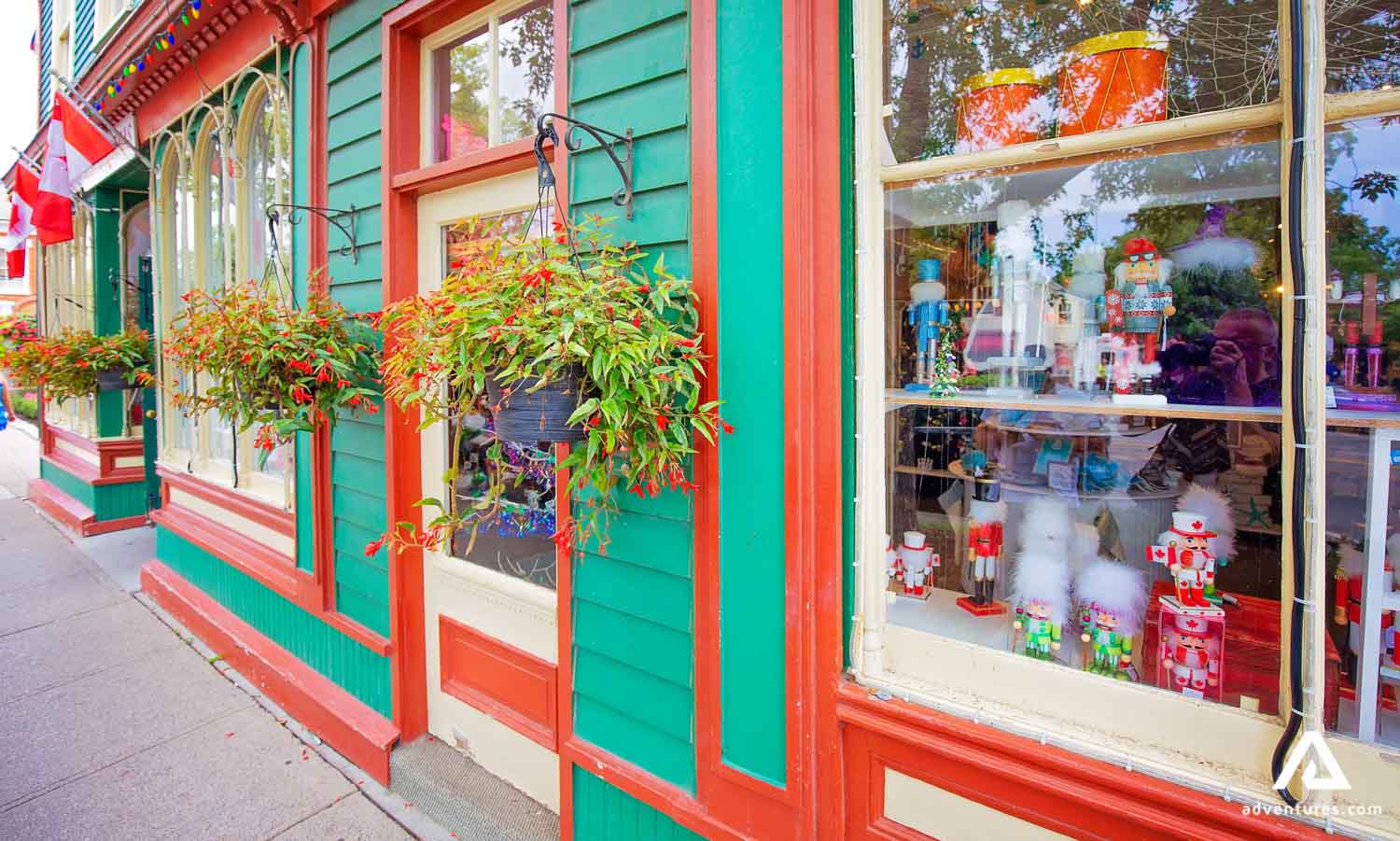 storefront window in Niagara On The Lake