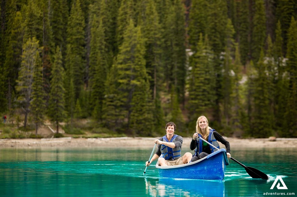 couple canoeing in the lake of Canada