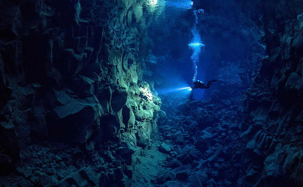 Tectonic Diving Day Tour 