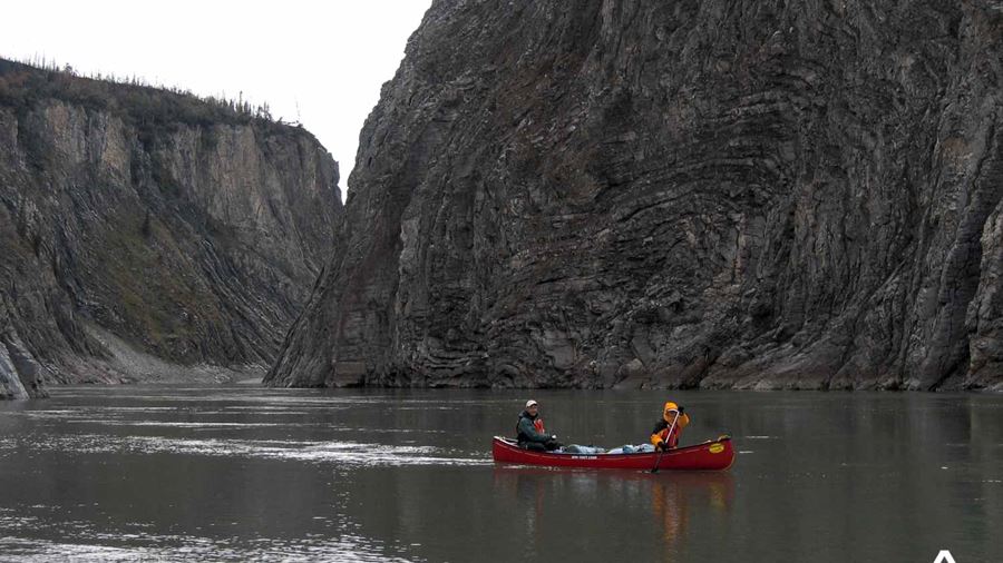 Canoe tour on the wind river