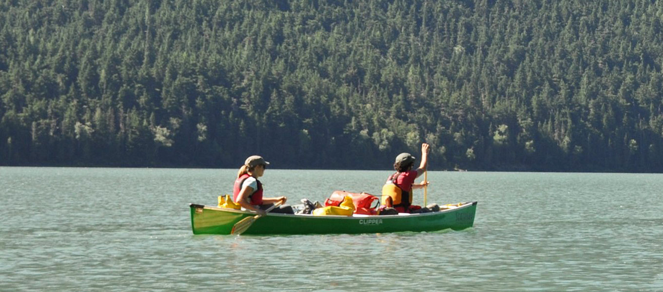 Lake canoeing tours on the Bowron Lakes in British Columbia