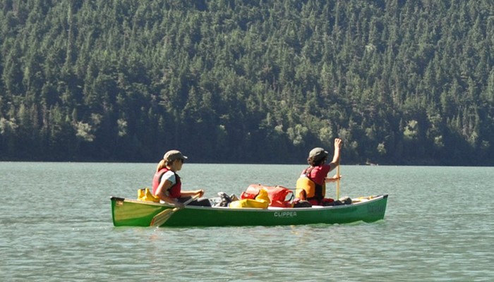 Lake canoeing tours on the Bowron Lakes in British Columbia