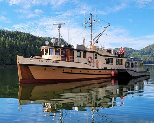 British Columbia Coastal Cruise and Wildlife Tour from a Mothership