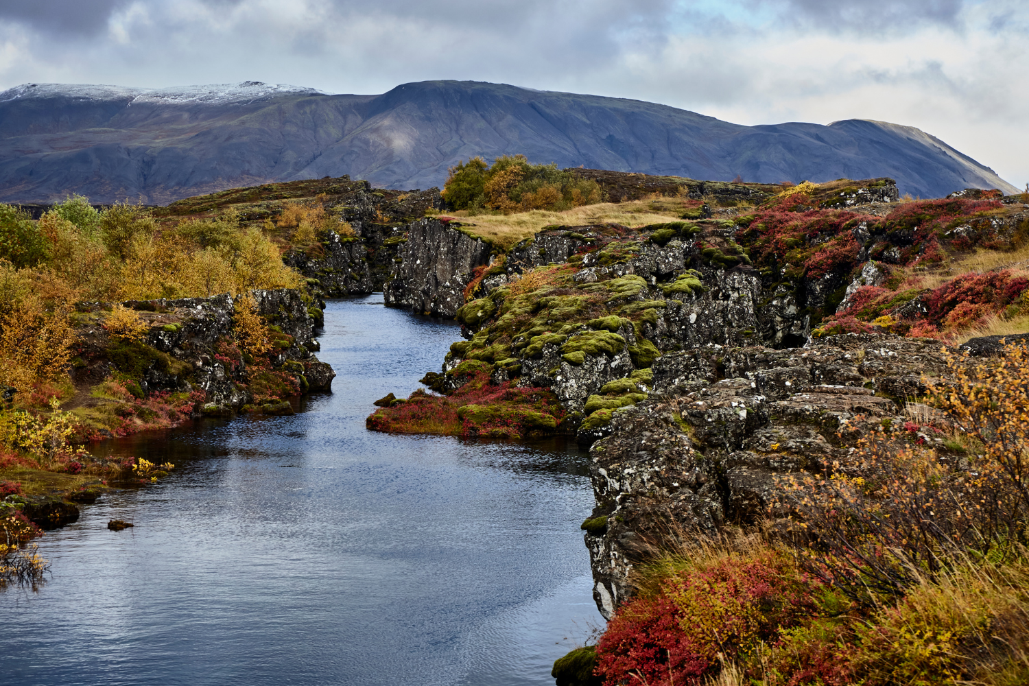 Silfra fissure tectonic plates in Þingvellir National Park
