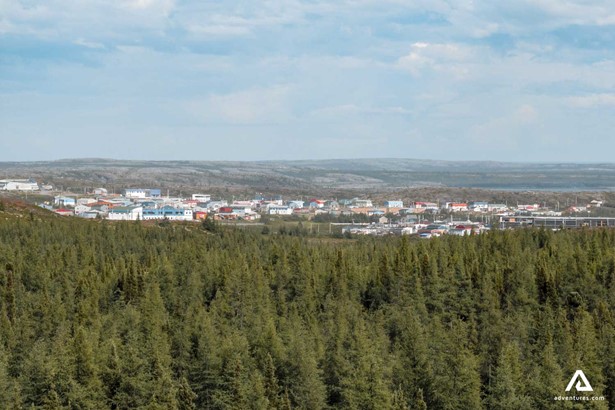 Kuujjuaq Town next to the forest