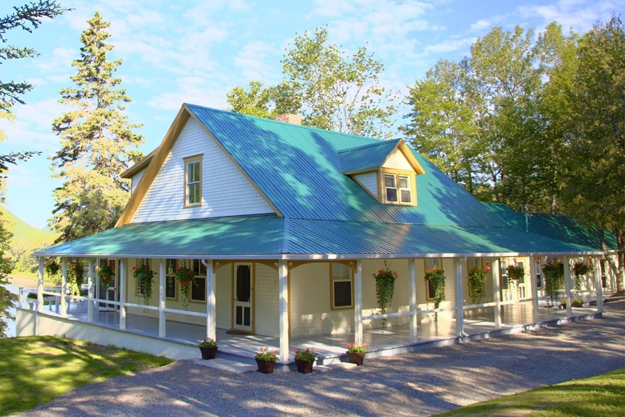 Big fishing cottage with green roof in Canada