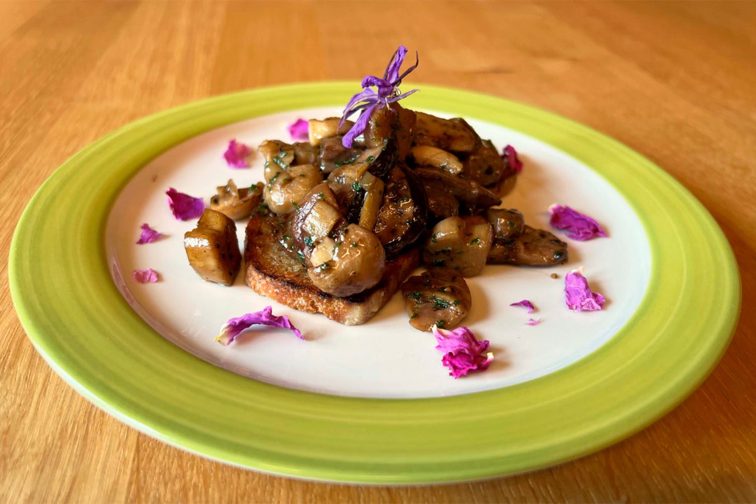 Sandwich with mushrooms