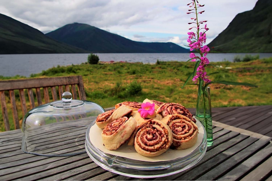 Bun rolls by the lake in Yukon