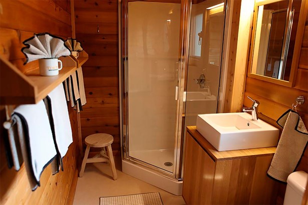 Bathroom with shower in wooden fishing lodge