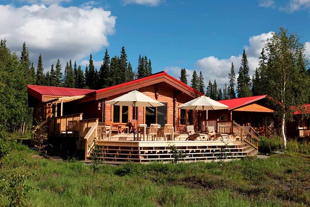 Cozy wooden fishing lodge in Yukon