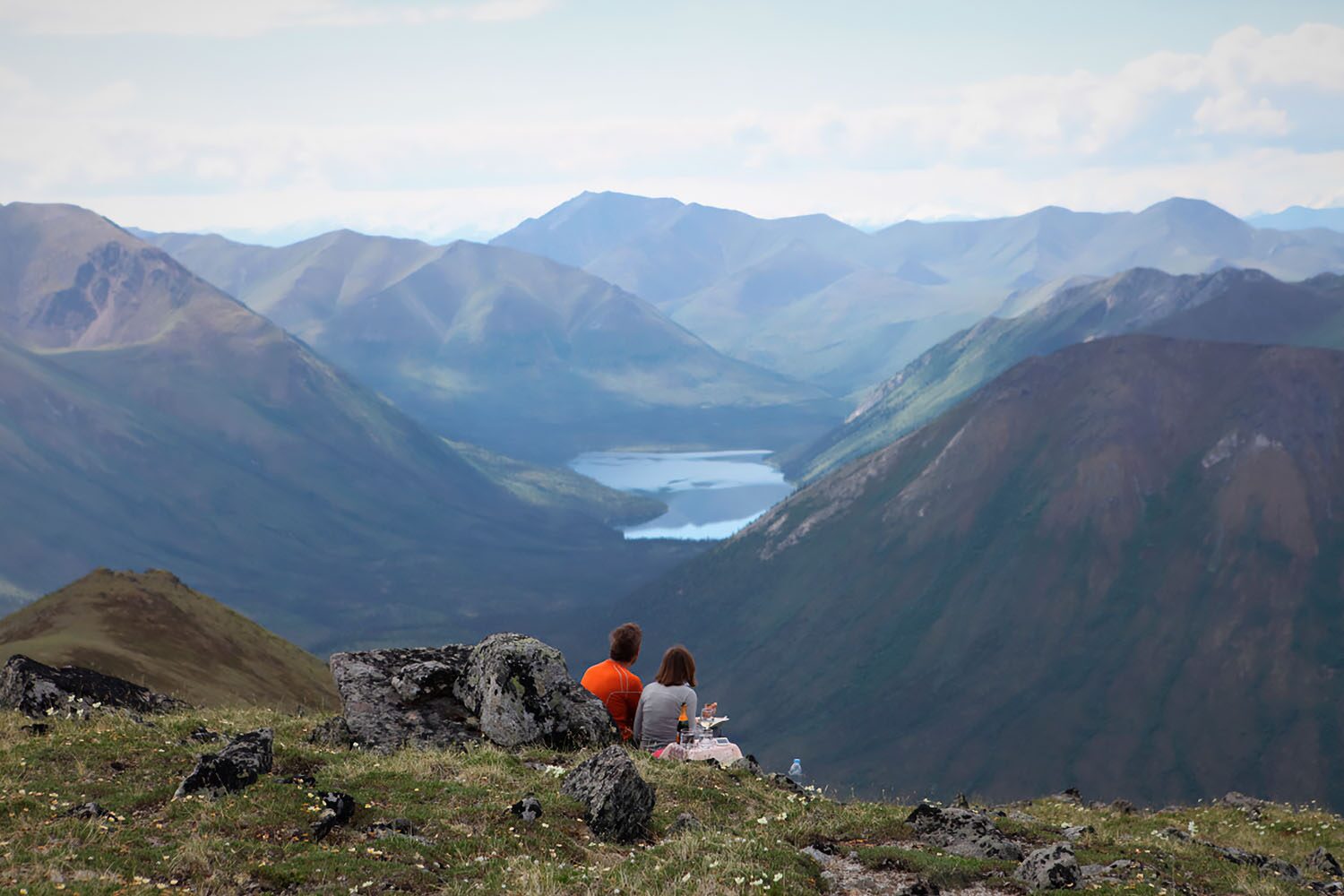 Couple eating with high up in the mountains with beautiful landscape
