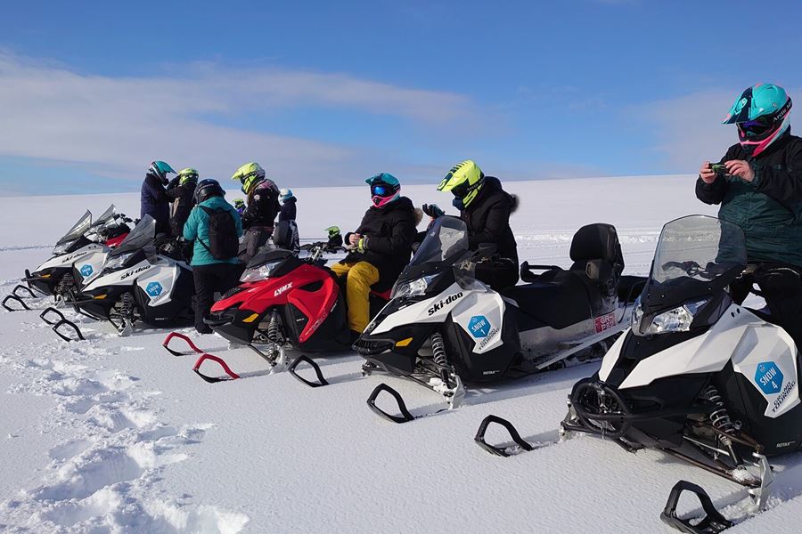 Snowmobiling Groups Golden Circle, Glacier Snowmobiling & Northern Lights Tour