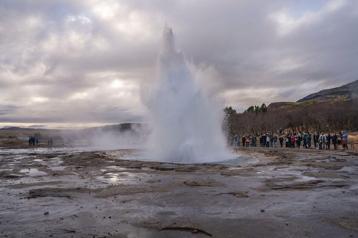 Geysir Crowd