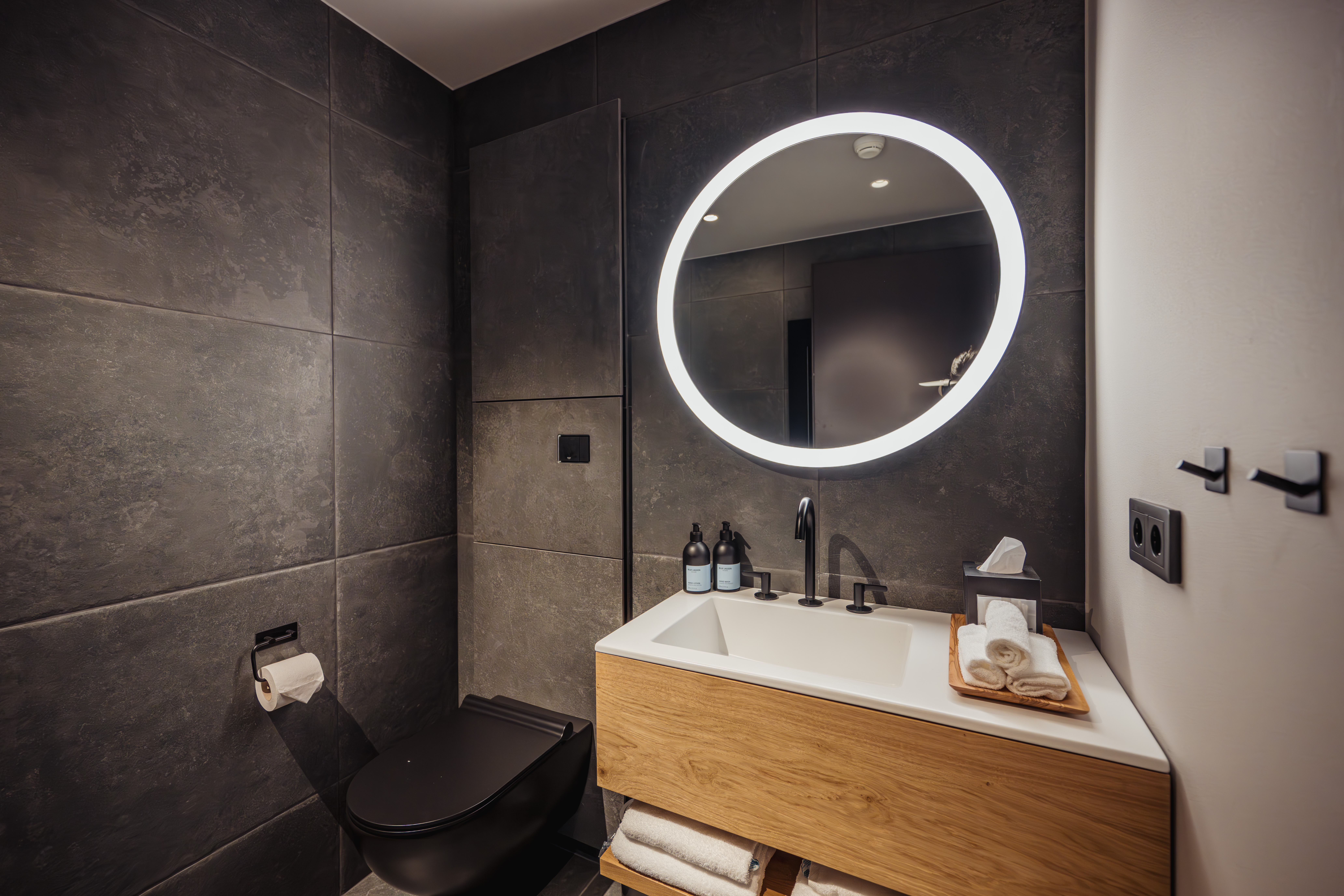 bathroom inside highland base deluxe room