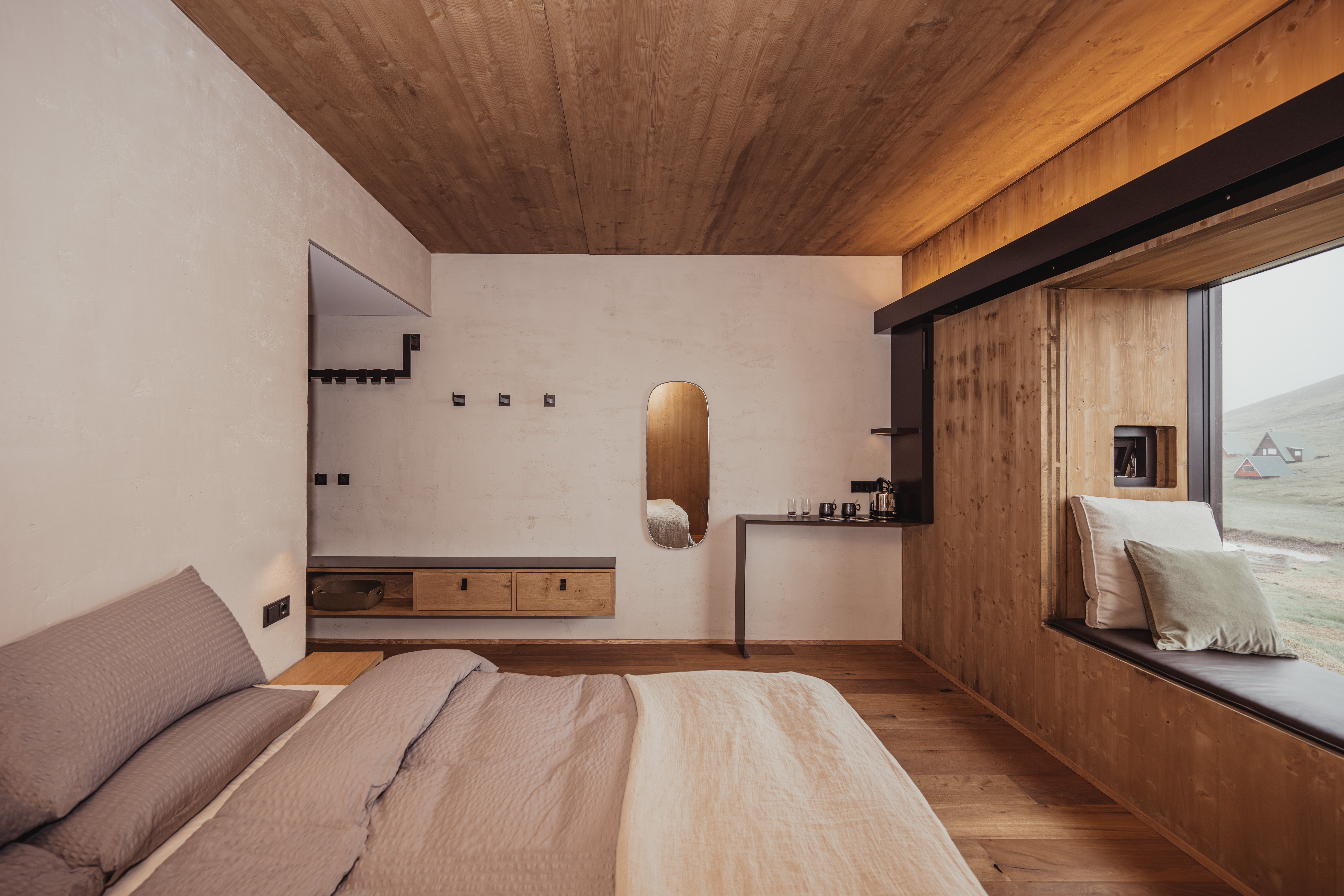 Double bed deluxe room at highland base