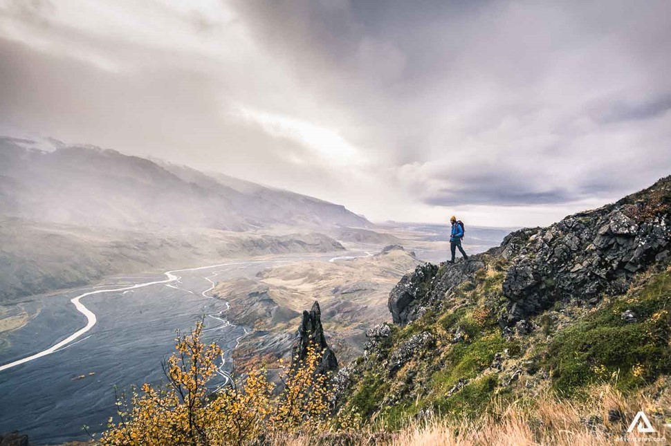 Man at the edge of the cliff in Thorsmork