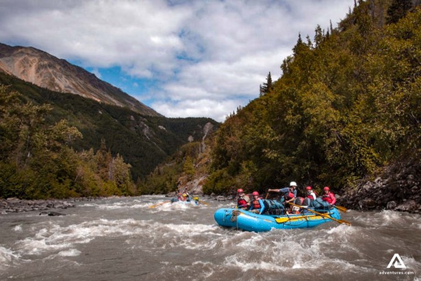 groups rafting on tatshenshini river