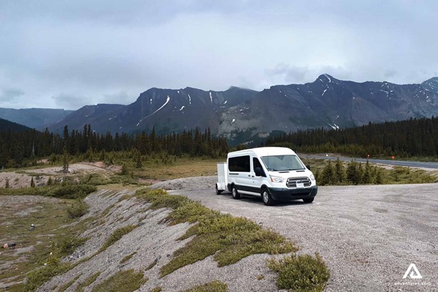 campervan in canada near rocky mountains