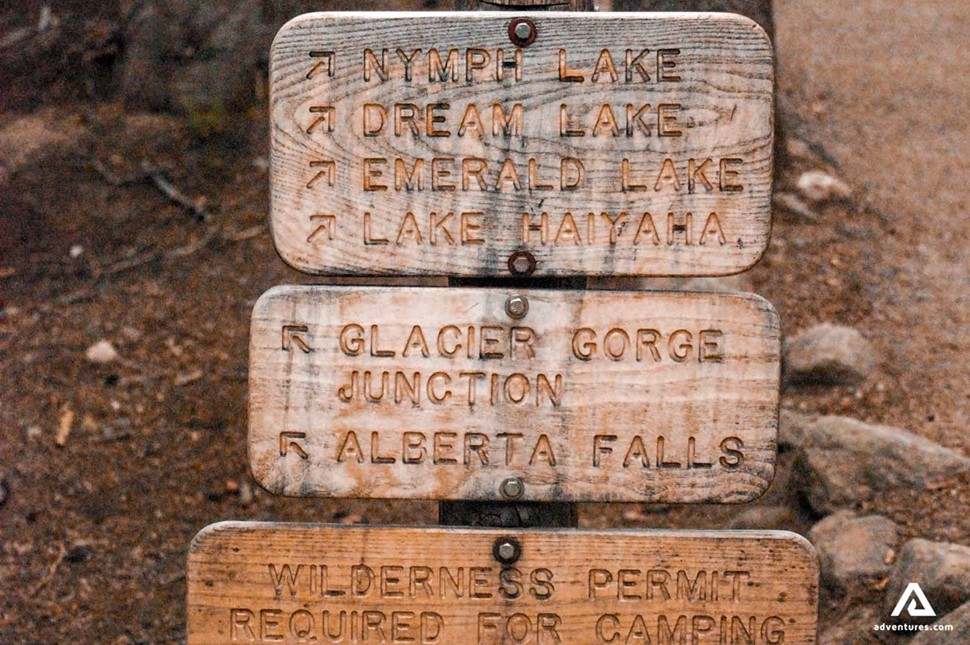 hiking path signs in yoho national park canada