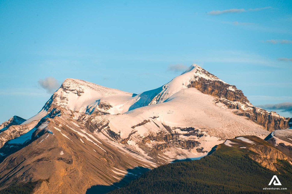 clear sky and sunset near a mountain range in canada at winter