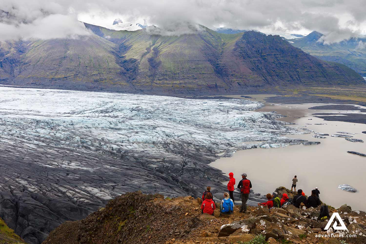 people hiking in skaftafell park