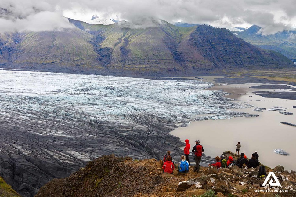 people hiking in skaftafell park